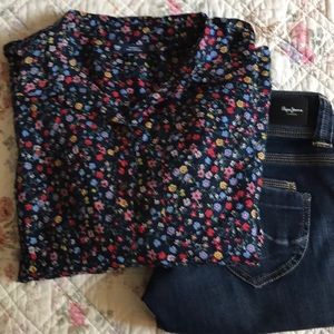 Gap Outlet navy Floral Boyfriend fit shirt XL